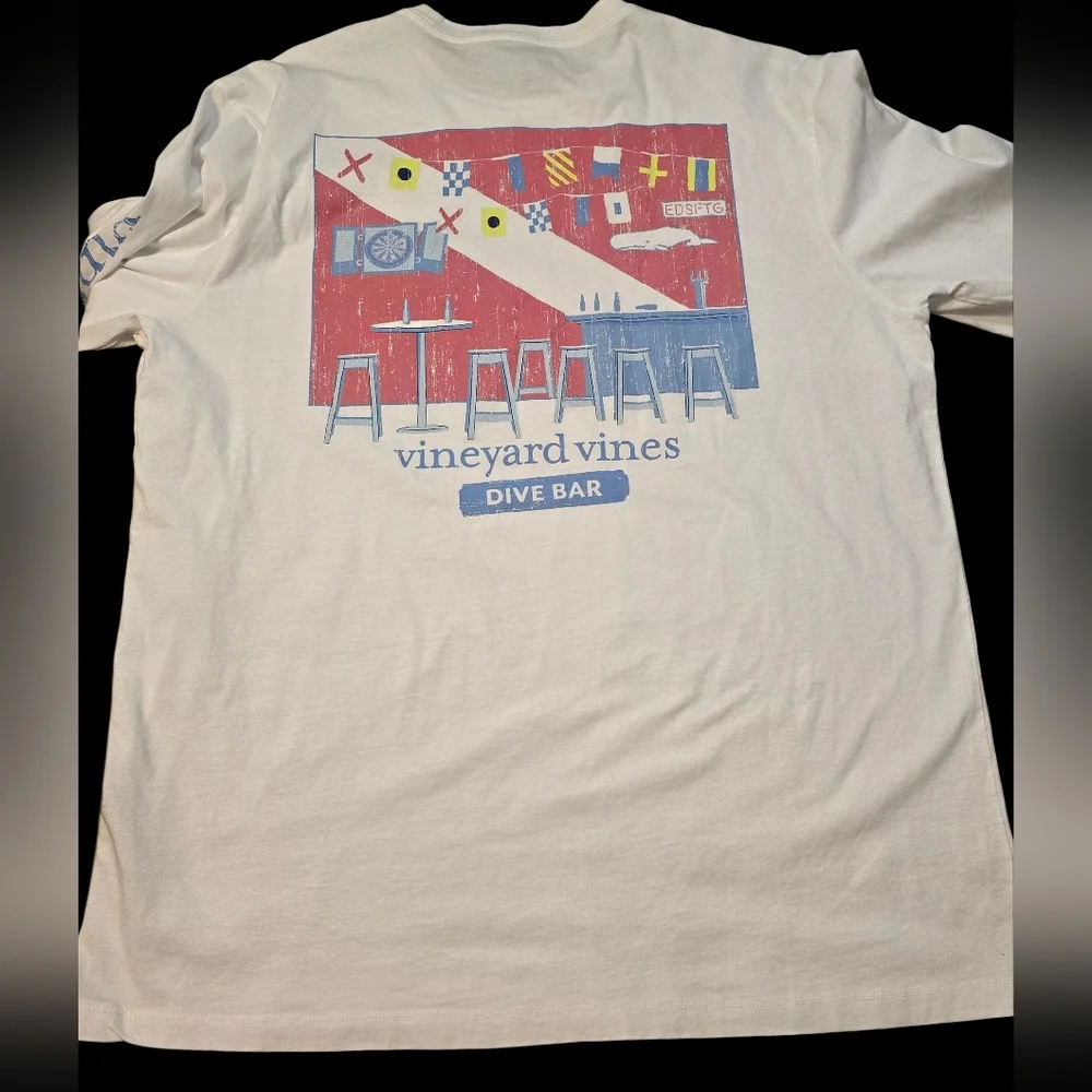 Vineyard Vines Medium Long Sleeve Pocket Tee "Dive Bar" Like New - Picture 2 of 8